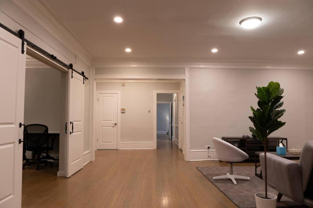 Charming 4br Unit In Historic Hyde Park Near Beach