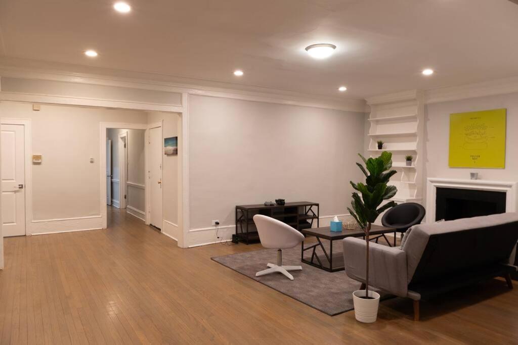Charming 4br Unit In Historic Hyde Park Near Beach Apartment