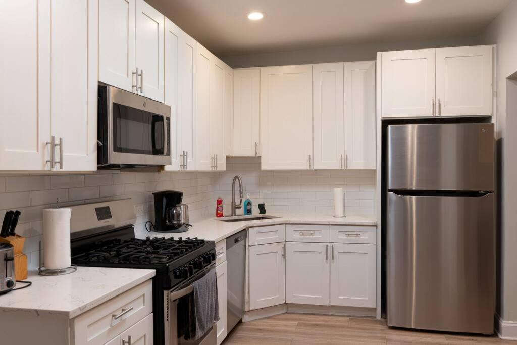 Charming 4br Unit In Historic Hyde Park Near Beach Apartment *