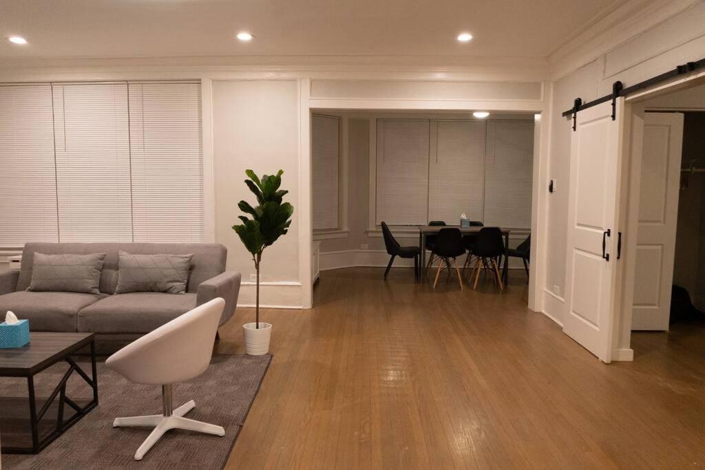 Charming 4br Unit In Historic Hyde Park Near Beach Chicago