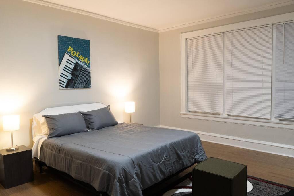 Apartment Charming 4br Unit In Historic Hyde Park Near Beach *