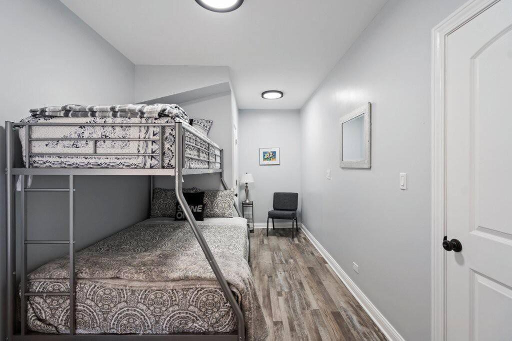 Appartement Newly Rehabbed Greystone With 2 Private Apartments, Backyard, Garage, Laundry, Close To Expressway