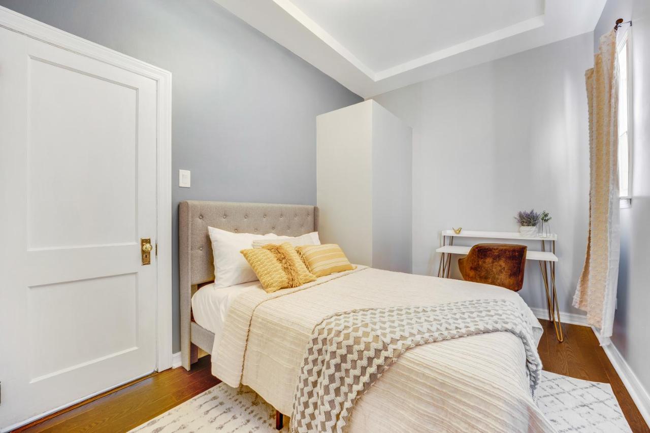 The Logandale: Huge Mid-century Home, Sleeps 15 * Chicago