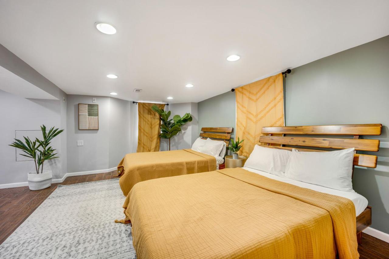Holiday home The Logandale: Huge Mid-century Home, Sleeps 15 Chicago