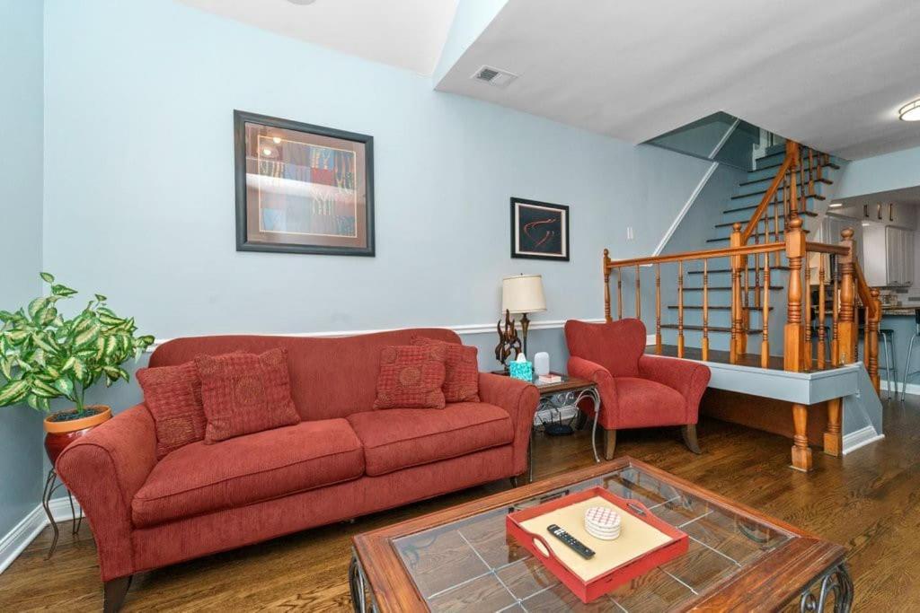 Cozy, Top-floor 3br Loft With Balcony In West Town Apartamento