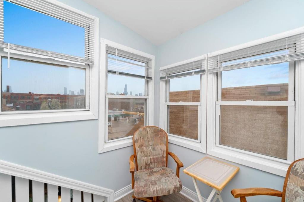 Apartment Cozy, Top-floor 3br Loft With Balcony In West Town *