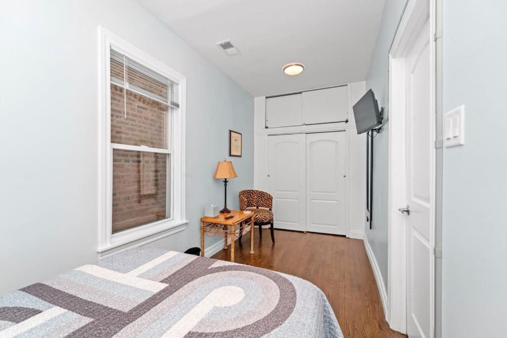 Cozy, Top-floor 3br Loft With Balcony In West Town Apartamento Chicago