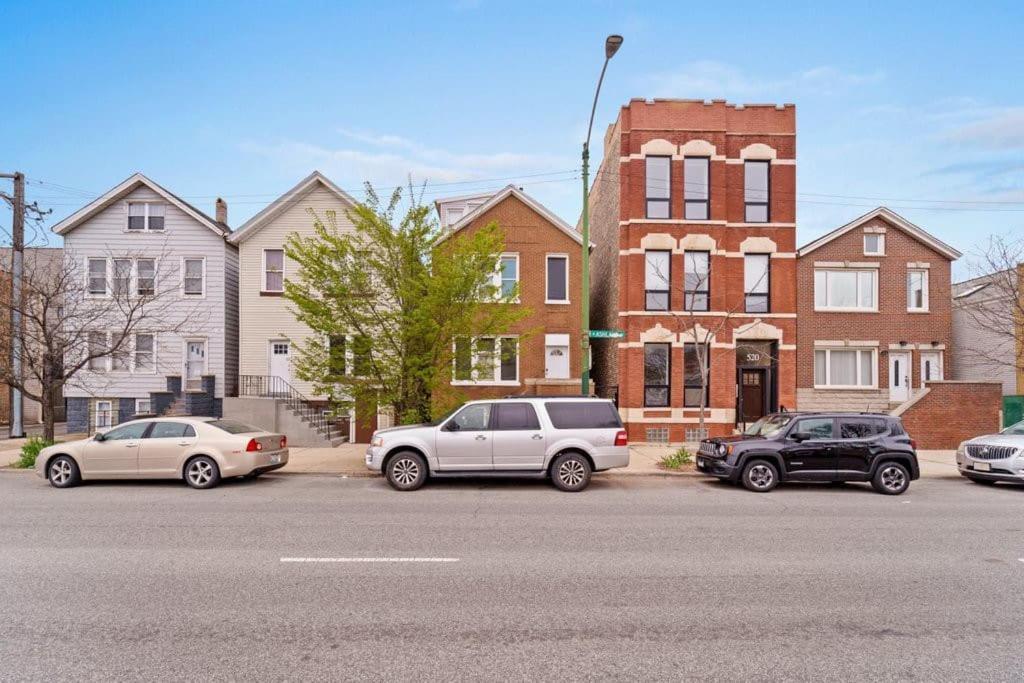 Cozy, Top-floor 3br Loft With Balcony In West Town Apartment *