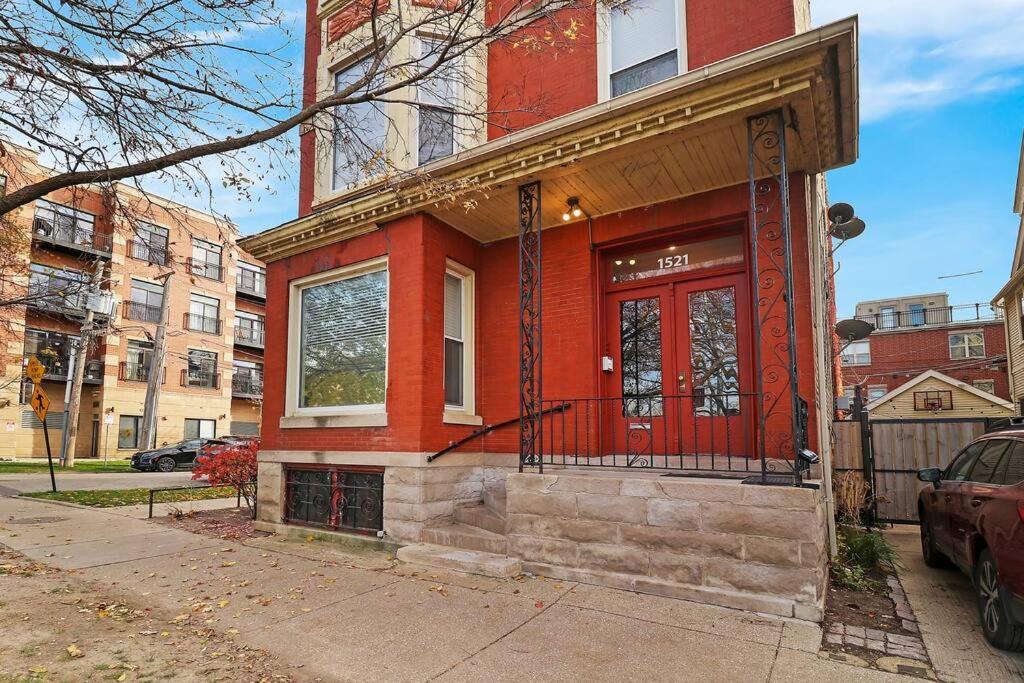 2br Bright And Lovely - Leland 3 Chicago