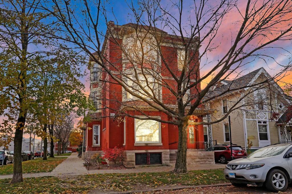 2br Bright And Lovely - Leland 3 * Chicago