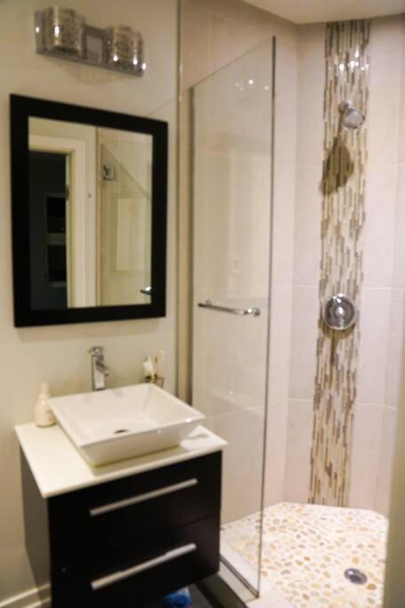 And Cozy. Sleeps 5. * Chicago