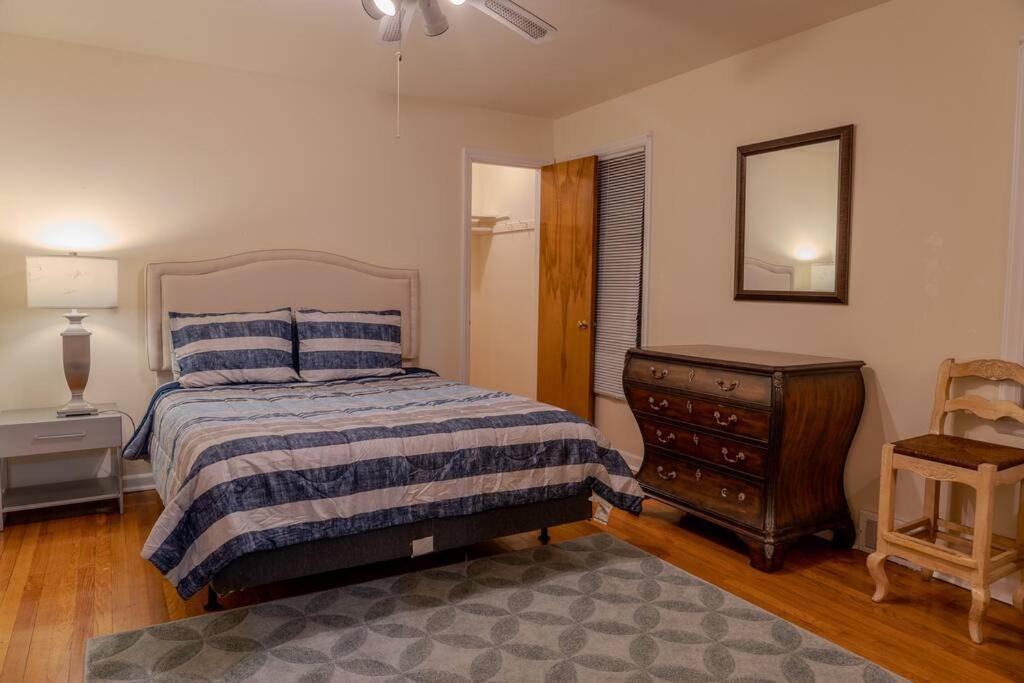 Apartment Living Bliss 3br Gem Near Parks And Dining