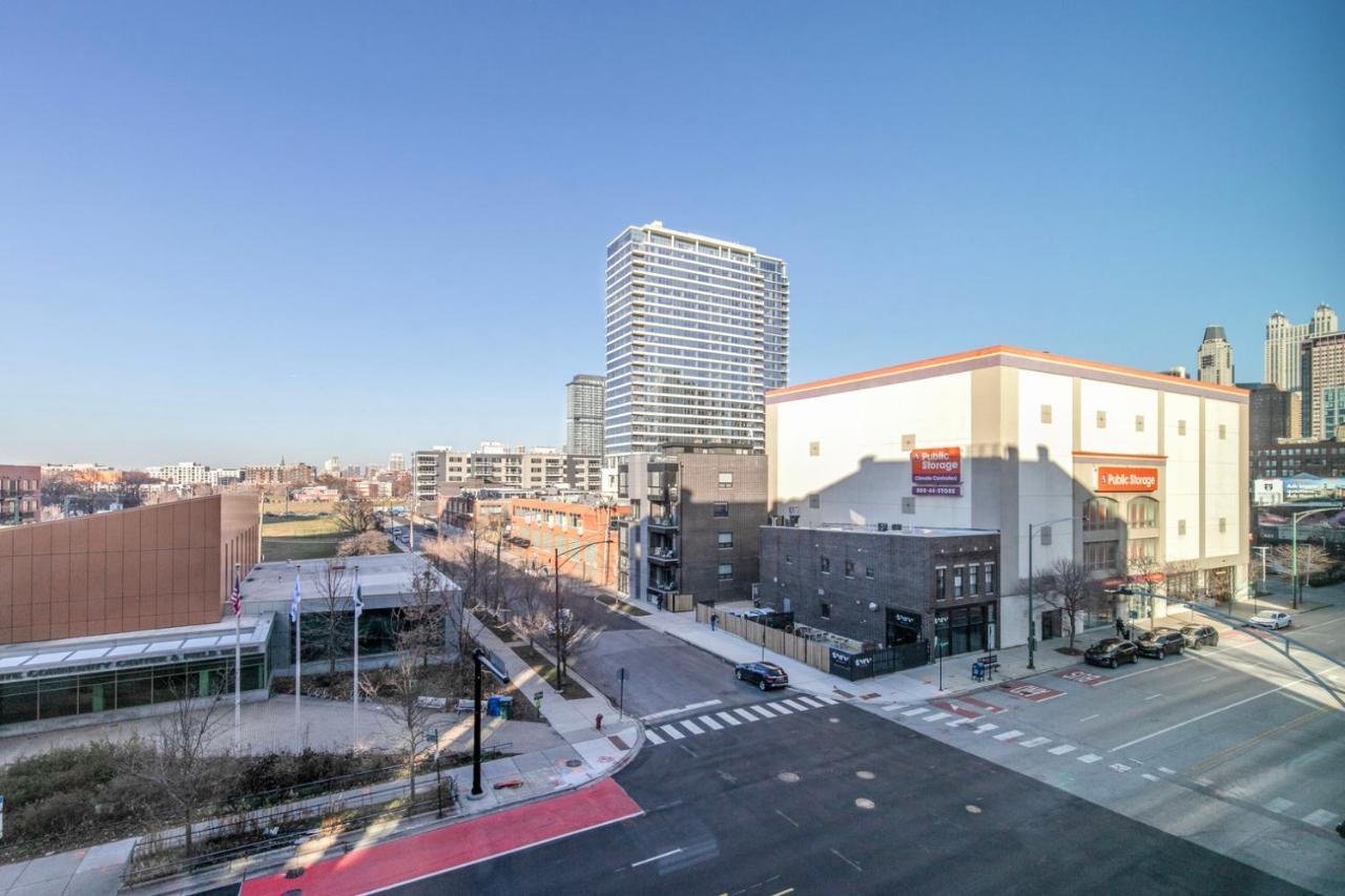 Apartment River North 1br W Sky Terrace Yoga Chi-1029 *