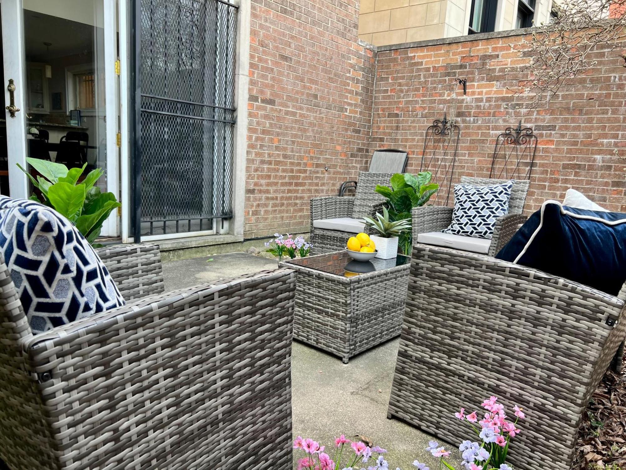 Hébergement de vacances 4 Bedroom In Location Parking Fireplace Back Yard Pets Welcome