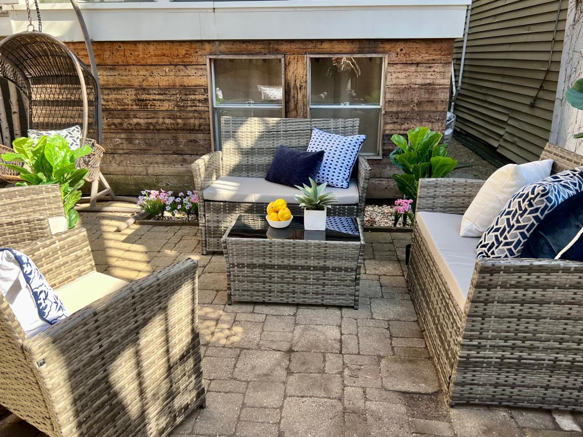 Hébergement de vacances 5 Bedroom Huge House In Location Parking Fireplace Back Yard *