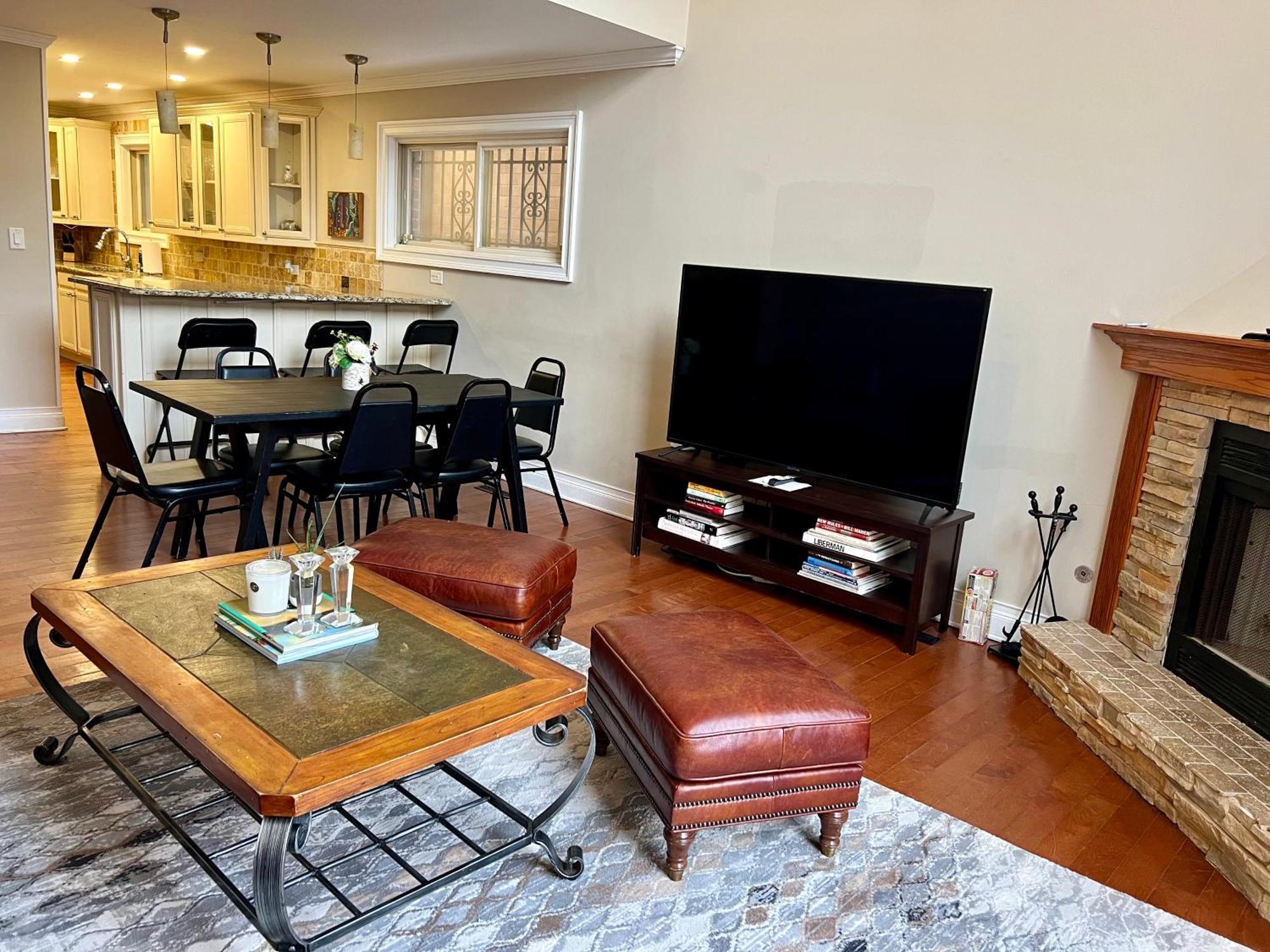 4 Bedroom In Location Parking Fireplace Back Yard Pets Welcome Hébergement de vacances