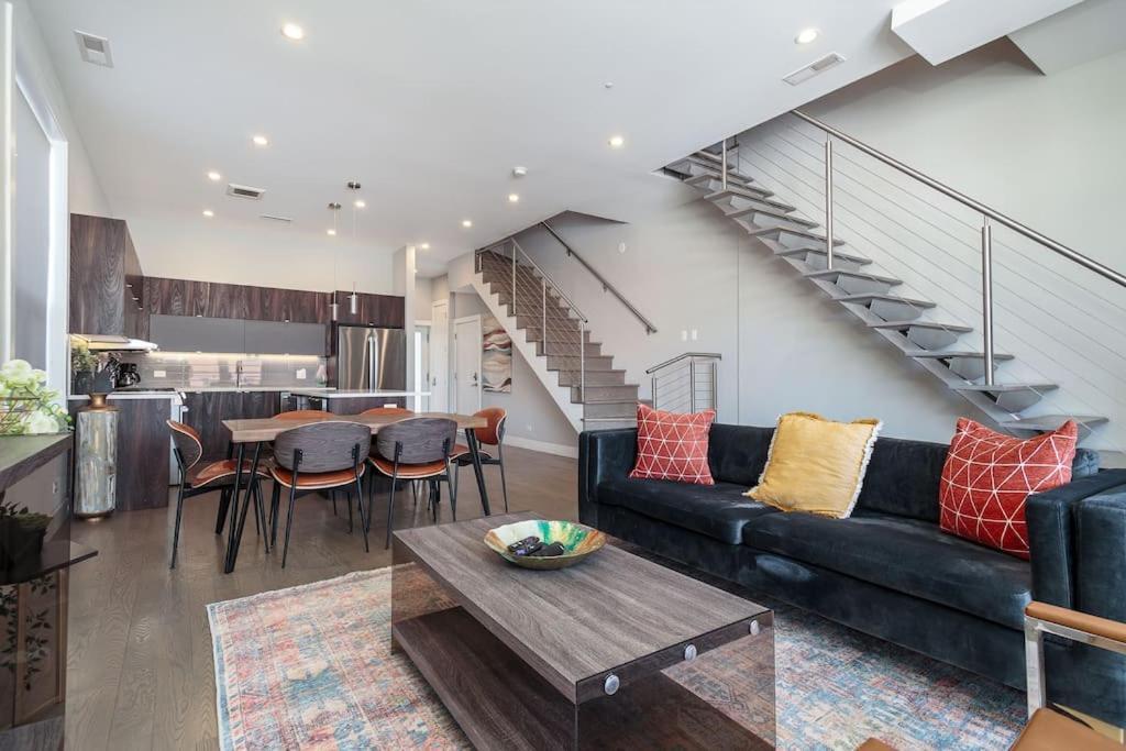 Casa de Férias Breathtaking Downtown Penthouse A - Sleeps 11 Chicago