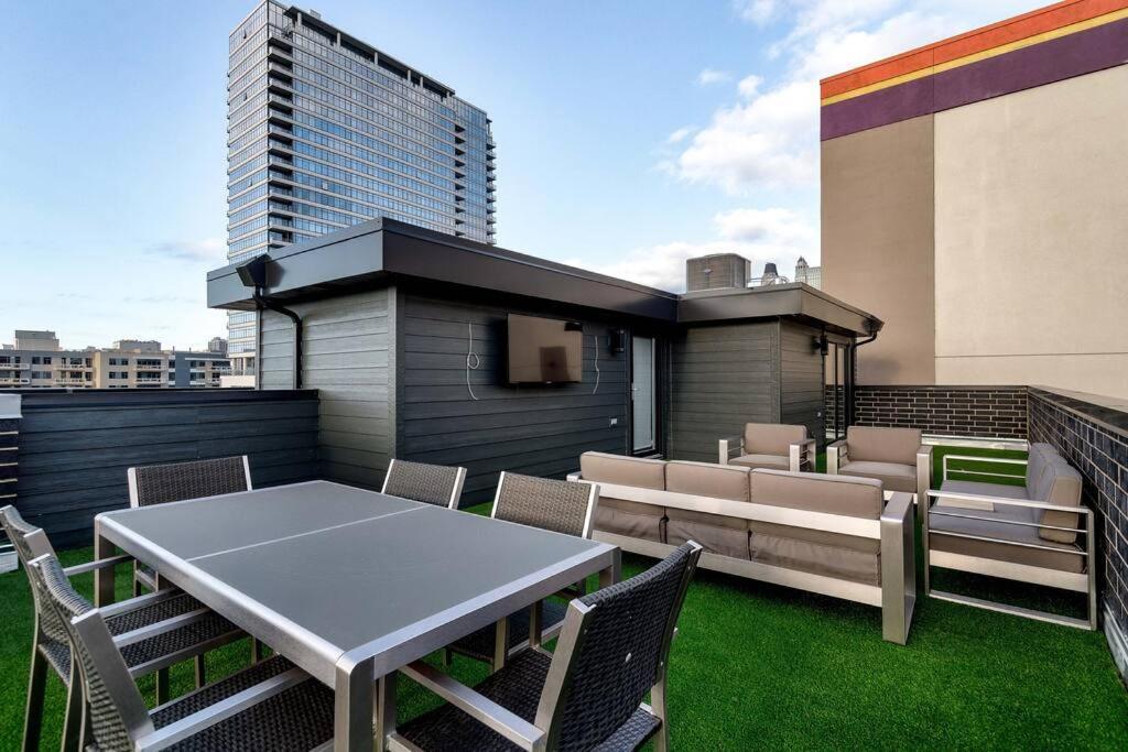2 Newly Built Luxury With Private Roofdeck *
