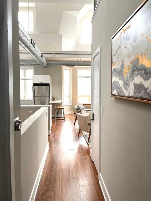 870 1&2 - 2 Separate In Same Building Appartement