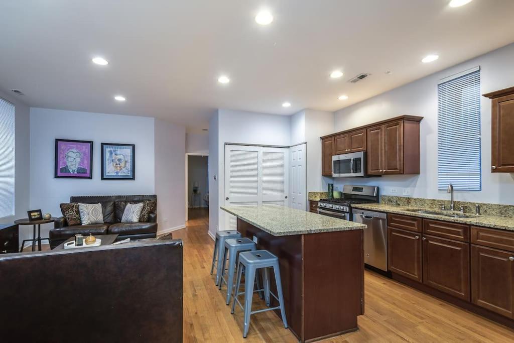 Hotel Lincoln Park Living - 1