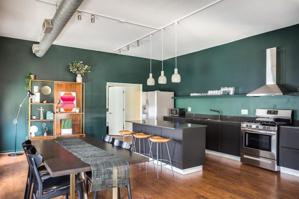 The Orleans - Entire Building - With Rooftop Deck Apartment *
