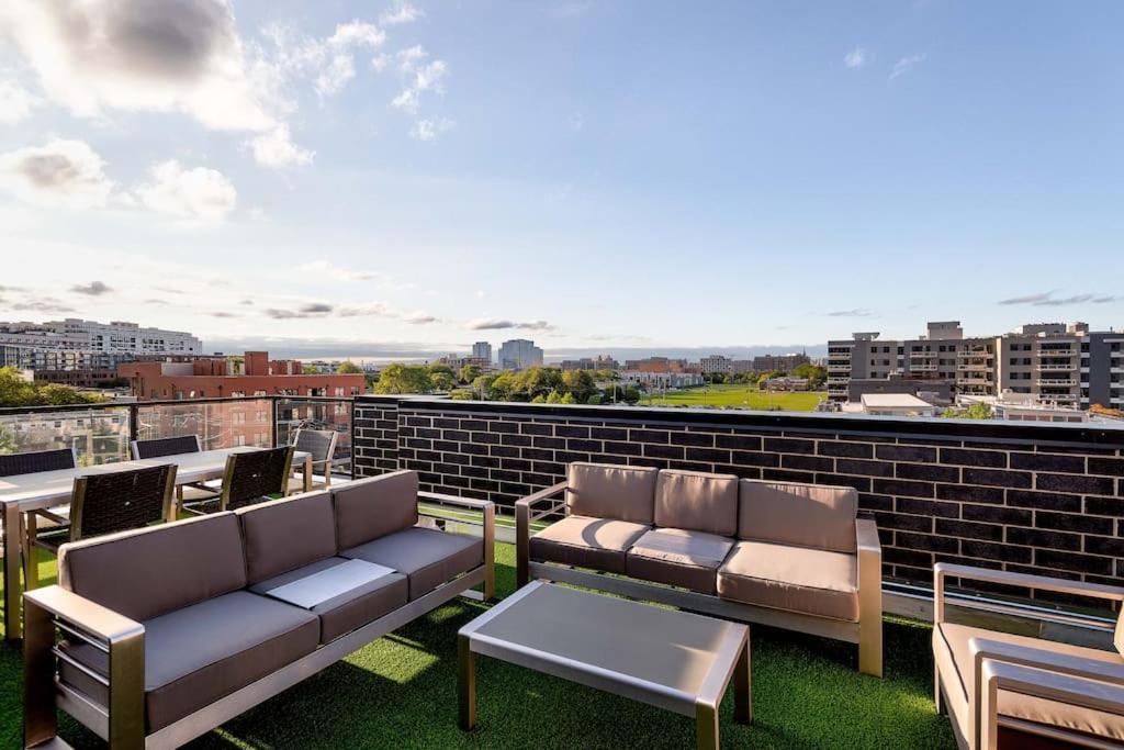 Casa de Férias Breathtaking Downtown Penthouse A - Sleeps 11