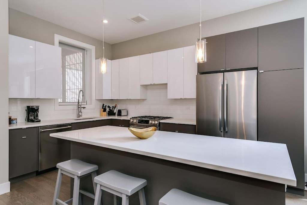 Stunning Duplex #1 - Downtown River North Chicago