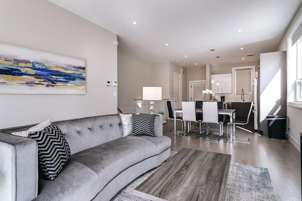 Apartamento Stunning Duplex #1 - Downtown River North *