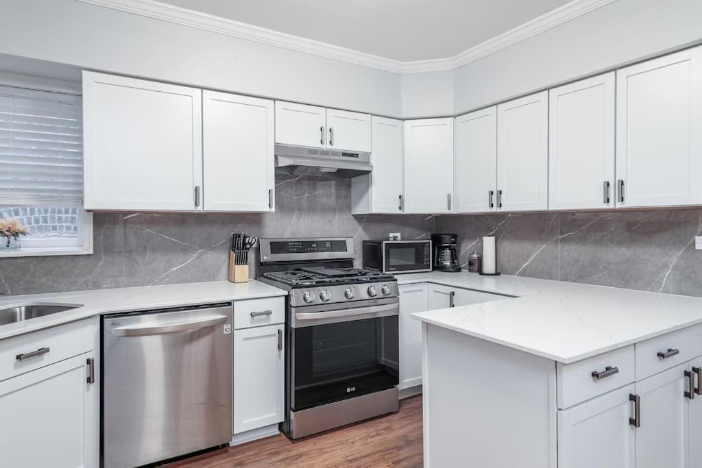 Beautiful Remodeled Penthouse Unit In Old Town Hébergement de vacances *