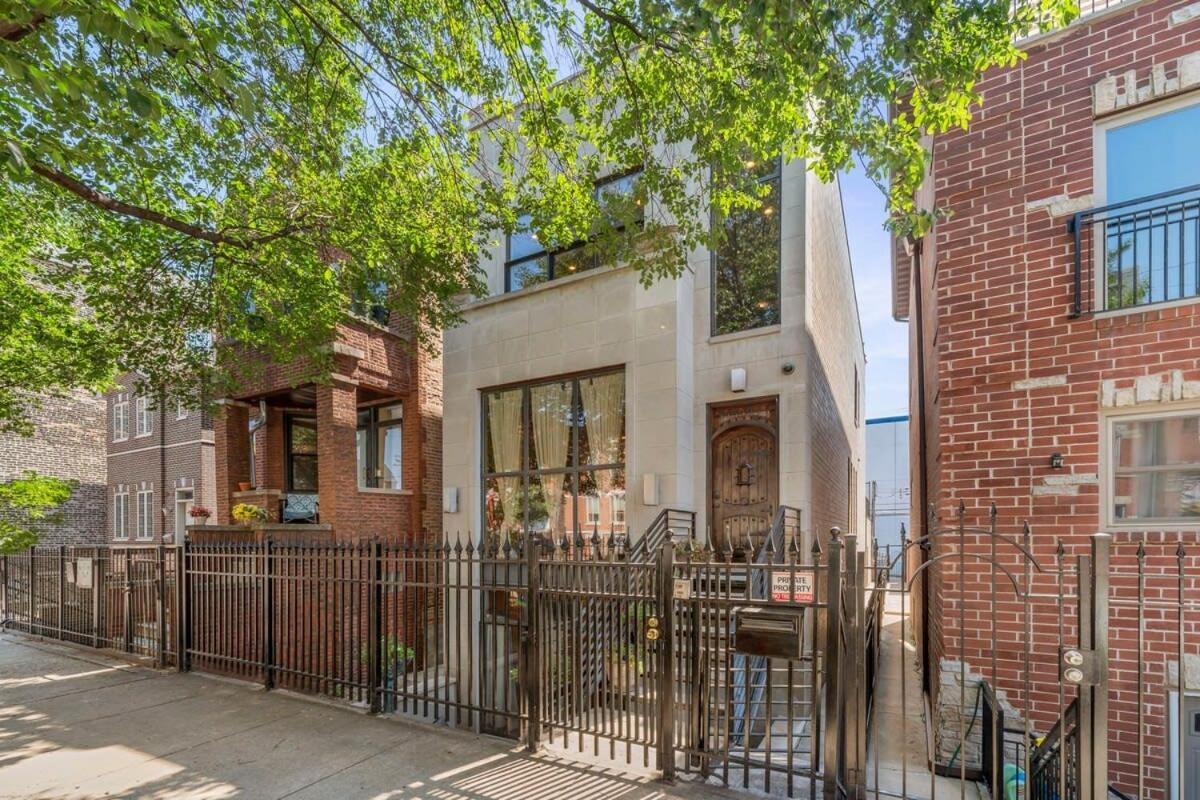 Zen Oasis Of Elegance: Expansive Executive Chicago