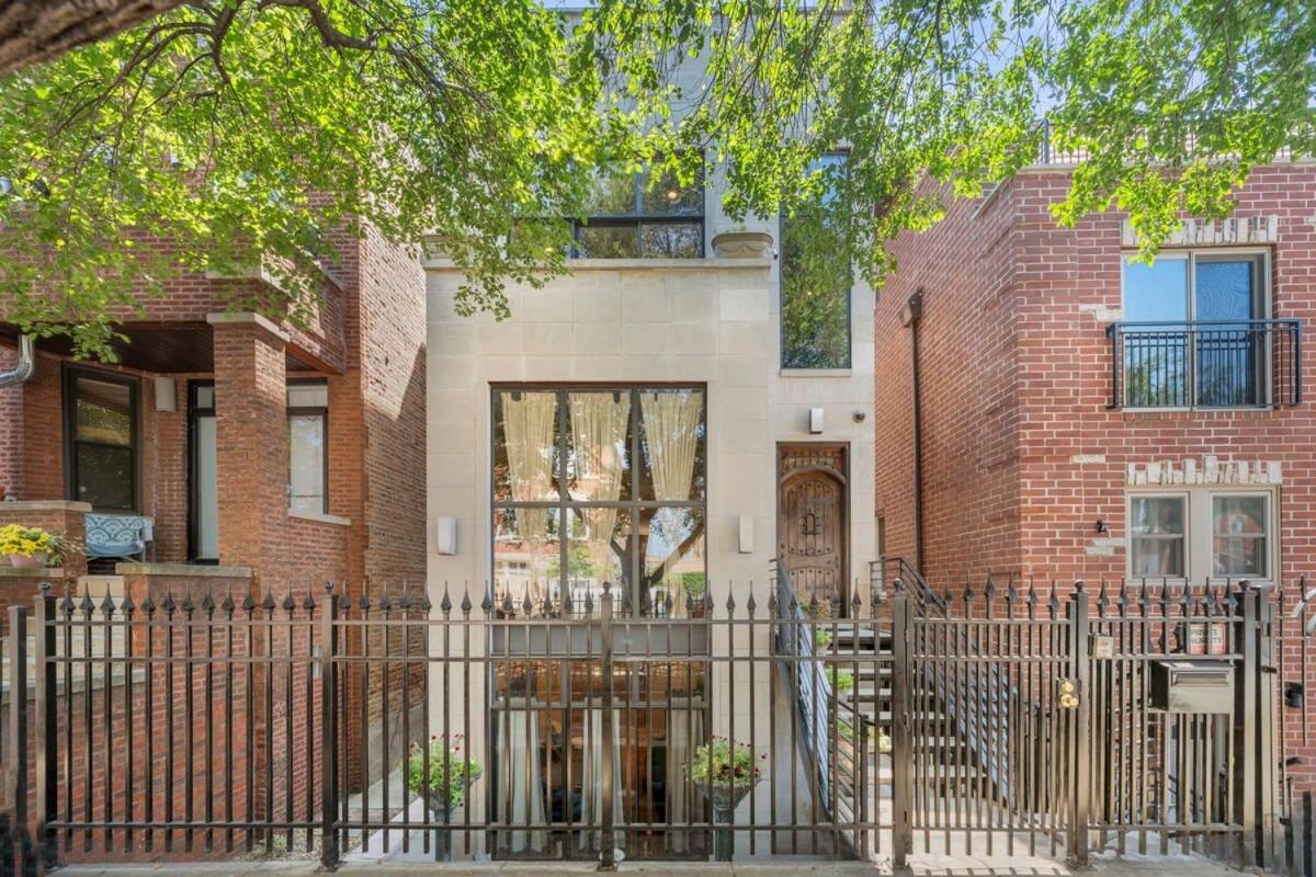 Zen Oasis Of Elegance: Expansive Executive Chicago