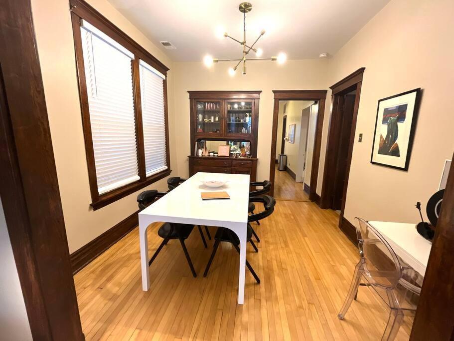 Apartment 2Br 1Ba Irving Park Updated Vintage Top Unit 2-Flat