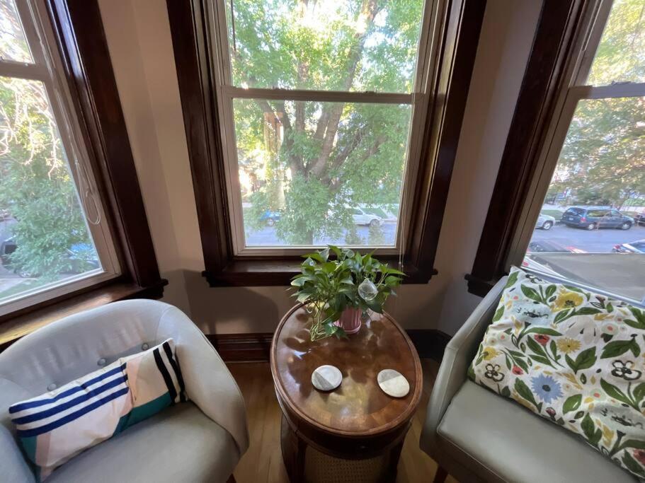 2Br 1Ba Irving Park Updated Vintage Top Unit 2-Flat Apartment Chicago