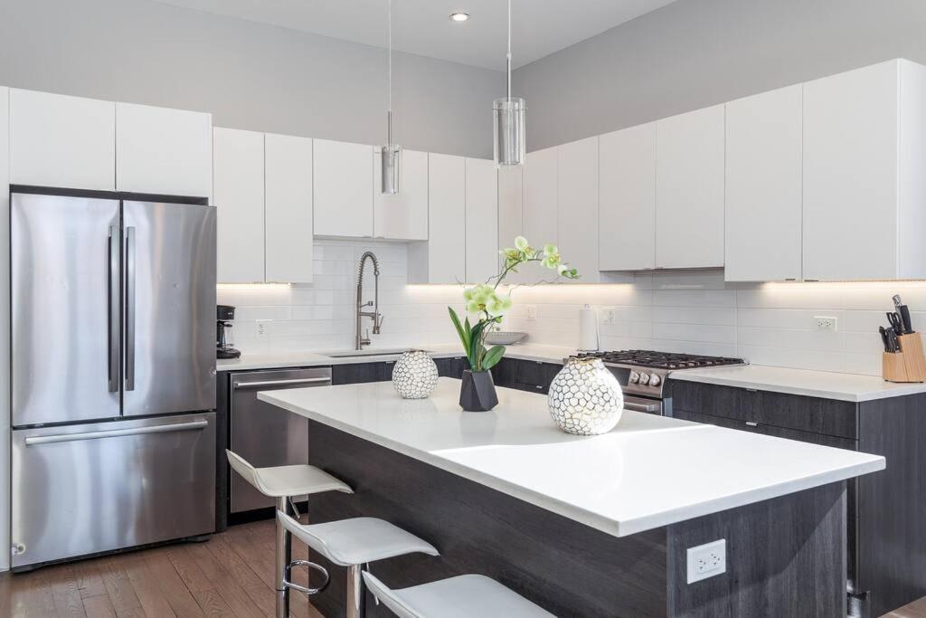 Apartment 2 Newly Built Luxury With Private Roofdeck *