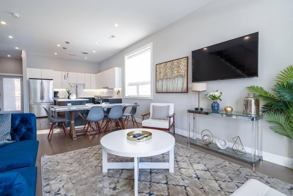 2 Newly Built Luxury With Private Roofdeck *