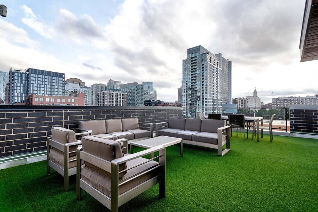 2 Newly Built Luxury With Private Roofdeck