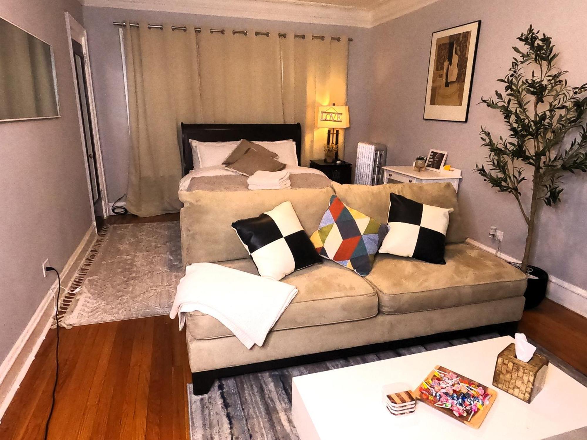 Cozy Studio Near Lake Michigan Apartment