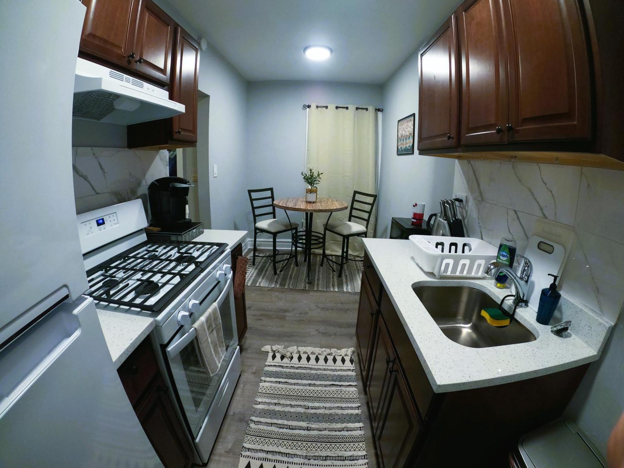 Cozy Studio Near Lake Michigan Apartment *