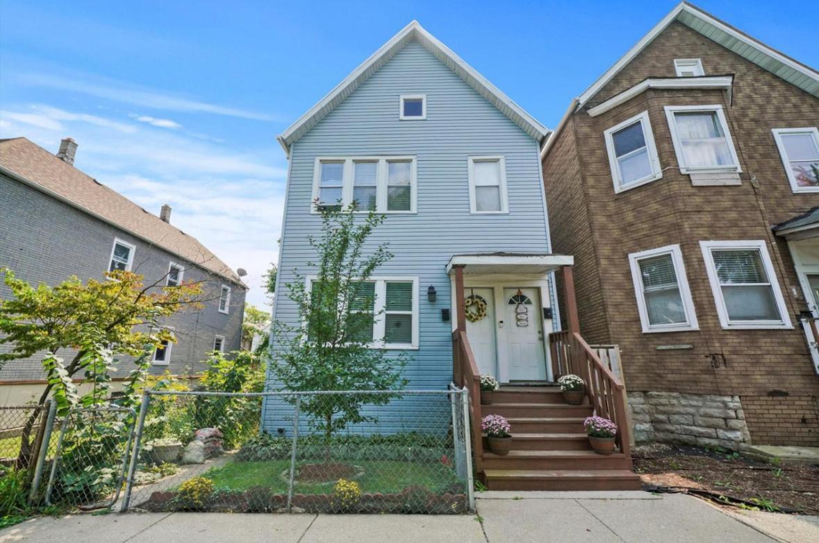 Urban Retreat 3 Bedroom Apt.