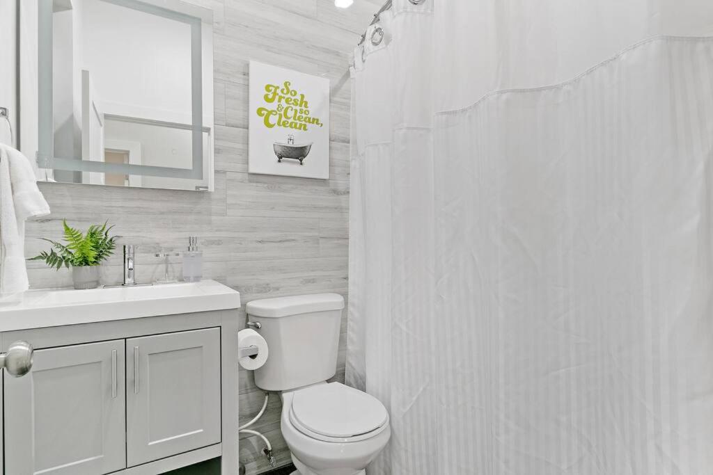 Relaxing 3br With King Beds & Washer - Lawndale 2 Apartment