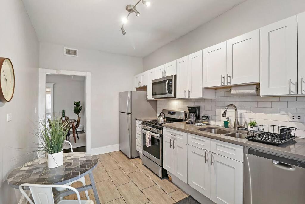 Apartment Modern & Spacious 3br With In-unit Laundry - Bstone 2 Chicago