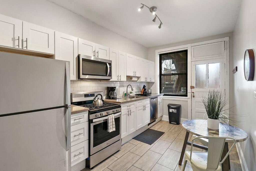 Apartment Modern & Spacious 3br With In-unit Laundry - Bstone 2