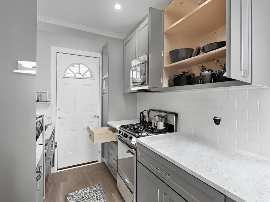 Modern & Fully Furnished 1br - Oakdale 3s Chicago