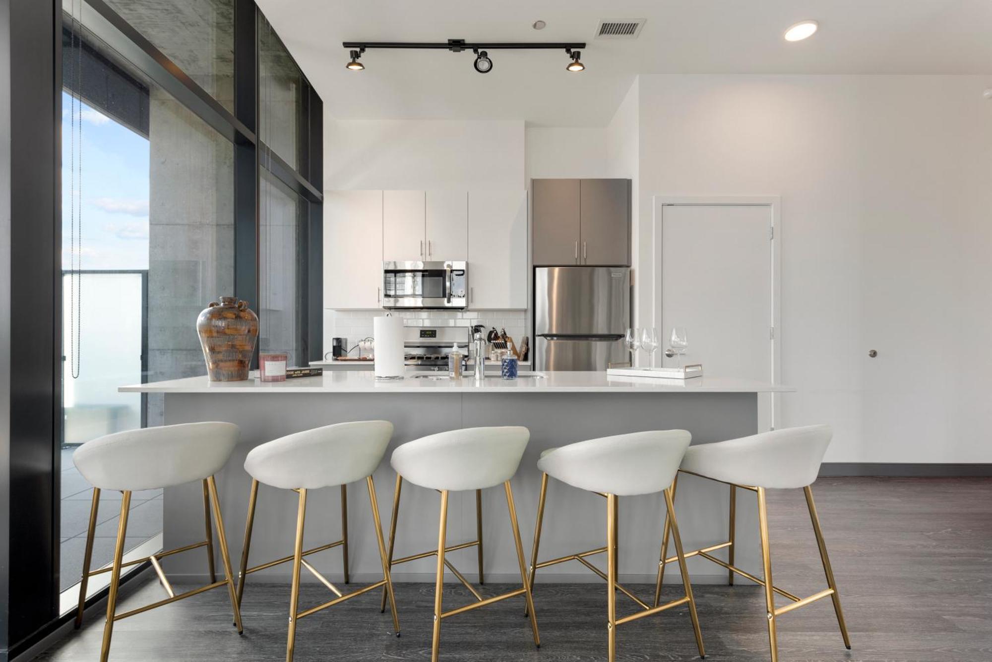 Fulbrix Bright Designer With West Loop Views Chicago