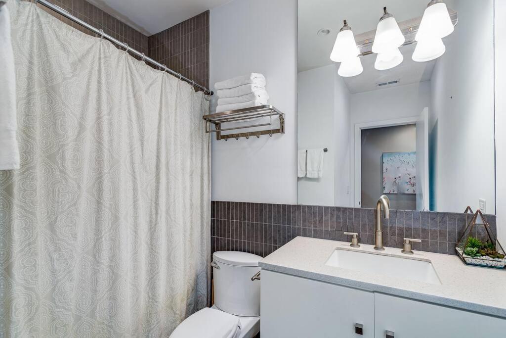 870 1&2 - 2 Separate In Same Building Apartment *