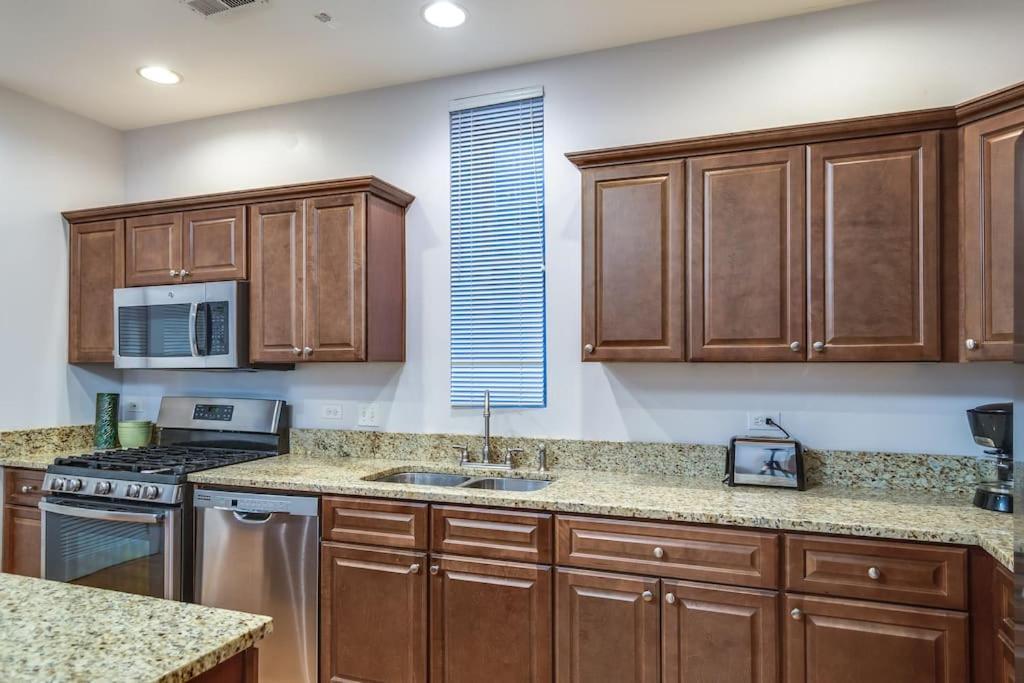 Lincoln Park Living - 1