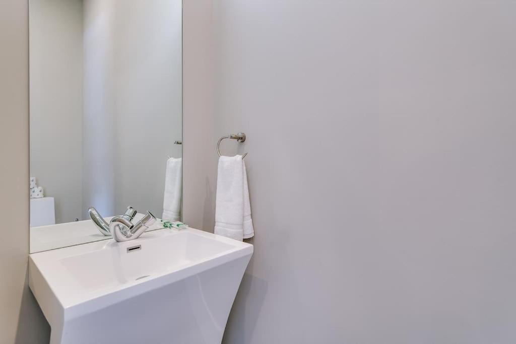Stunning Duplex #1 - Downtown River North Apartment Chicago