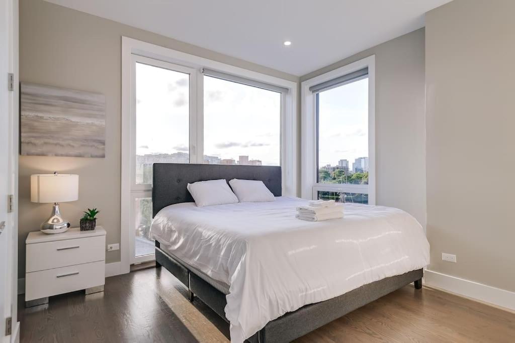 Casa de Férias Breathtaking Downtown Penthouse A - Sleeps 11 Chicago