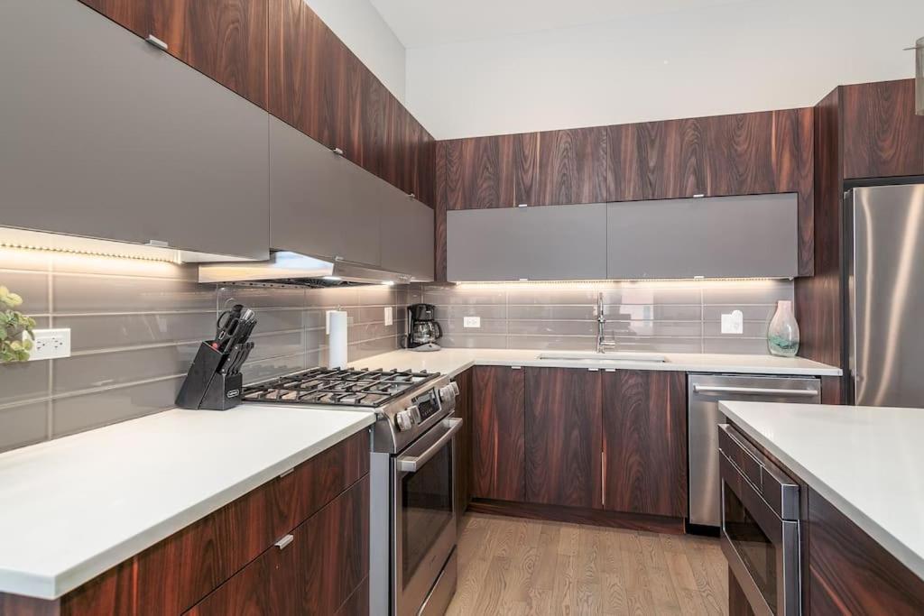 Casa de Férias Breathtaking Downtown Penthouse A - Sleeps 11 Chicago