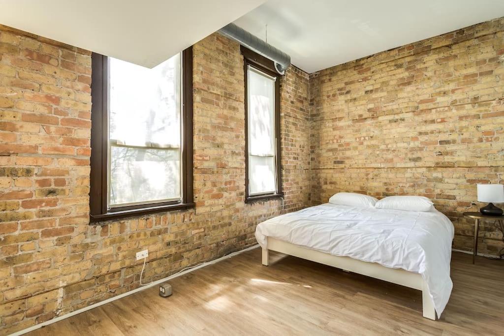 The Orleans - Entire Building - With Rooftop Deck Apartment